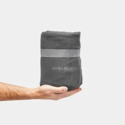 Quechua COUVERTURE EN POLAIRE - 150 X 130 CM 7 Quechua COUVERTURE EN POLAIRE - 150 X 130 CM -Camping En Plein Air Boutique couverture en polaire 150 x 130 cm 2